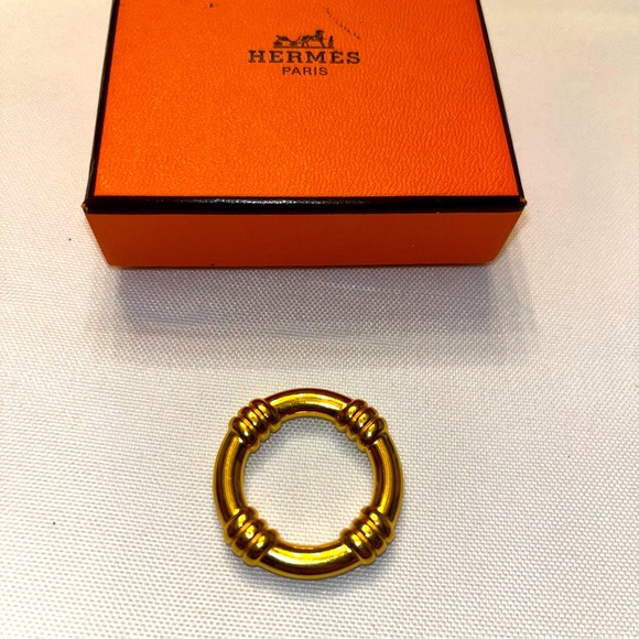 HERMÈS Bouet Gold Plated Women's Scarf Ring Like New (box not included) - Picture 6 of 10